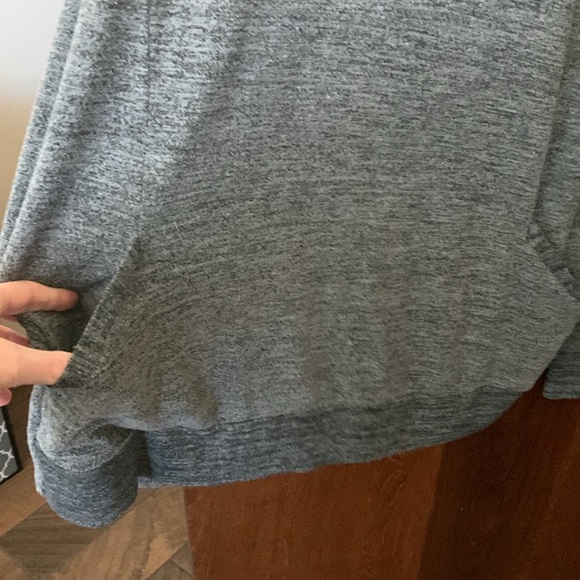 Grey top - Picture 4 of 4